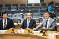 Dr Xu Qin, Mayor of Shenzhen and Prof. Joseph Sung, Vice-Chancellor of CUHK in the meeting